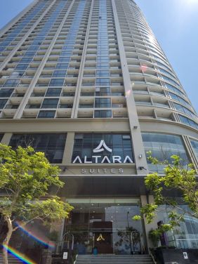 Hotel building 32484158