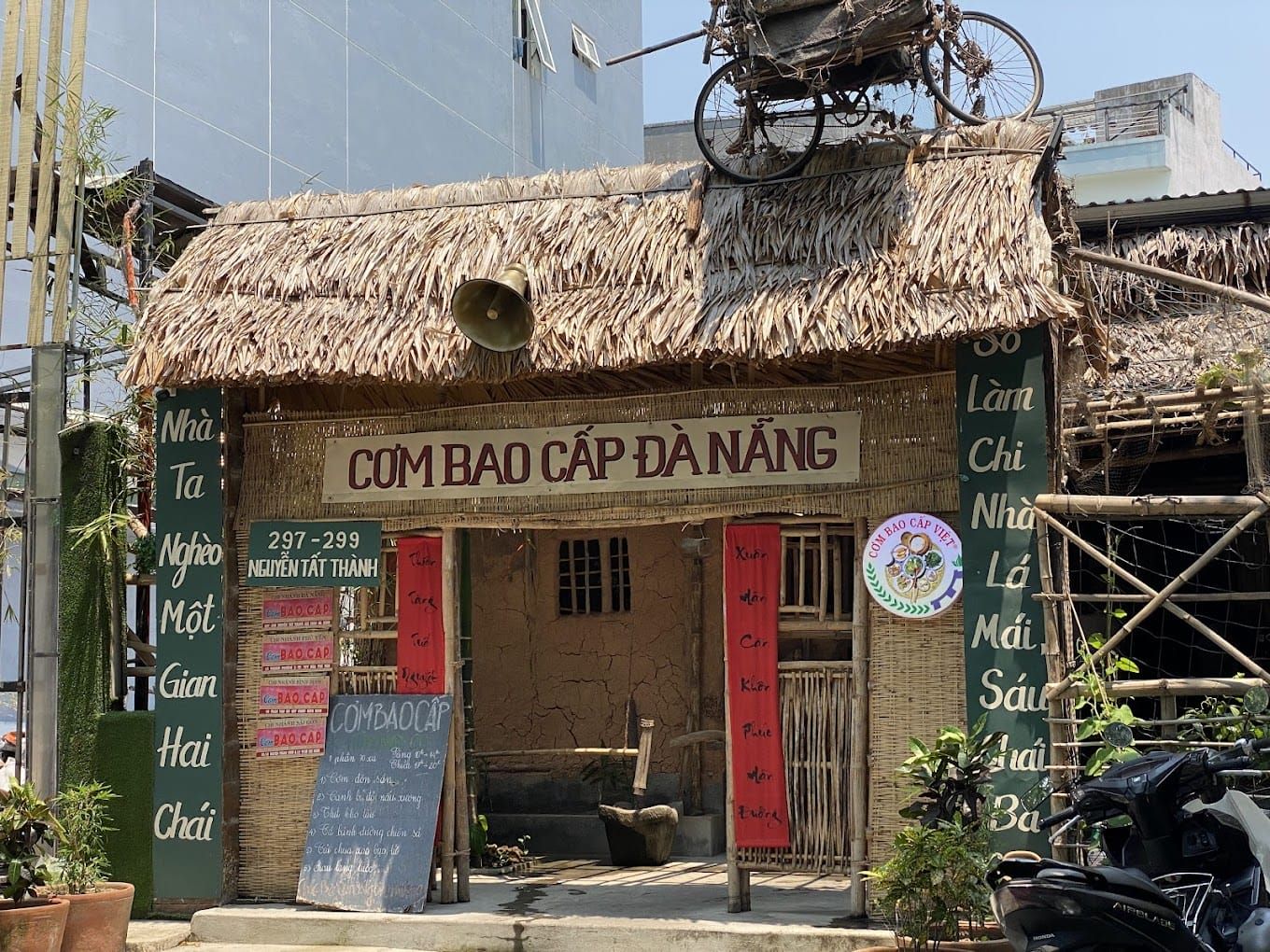 Quán cơm bao cấp