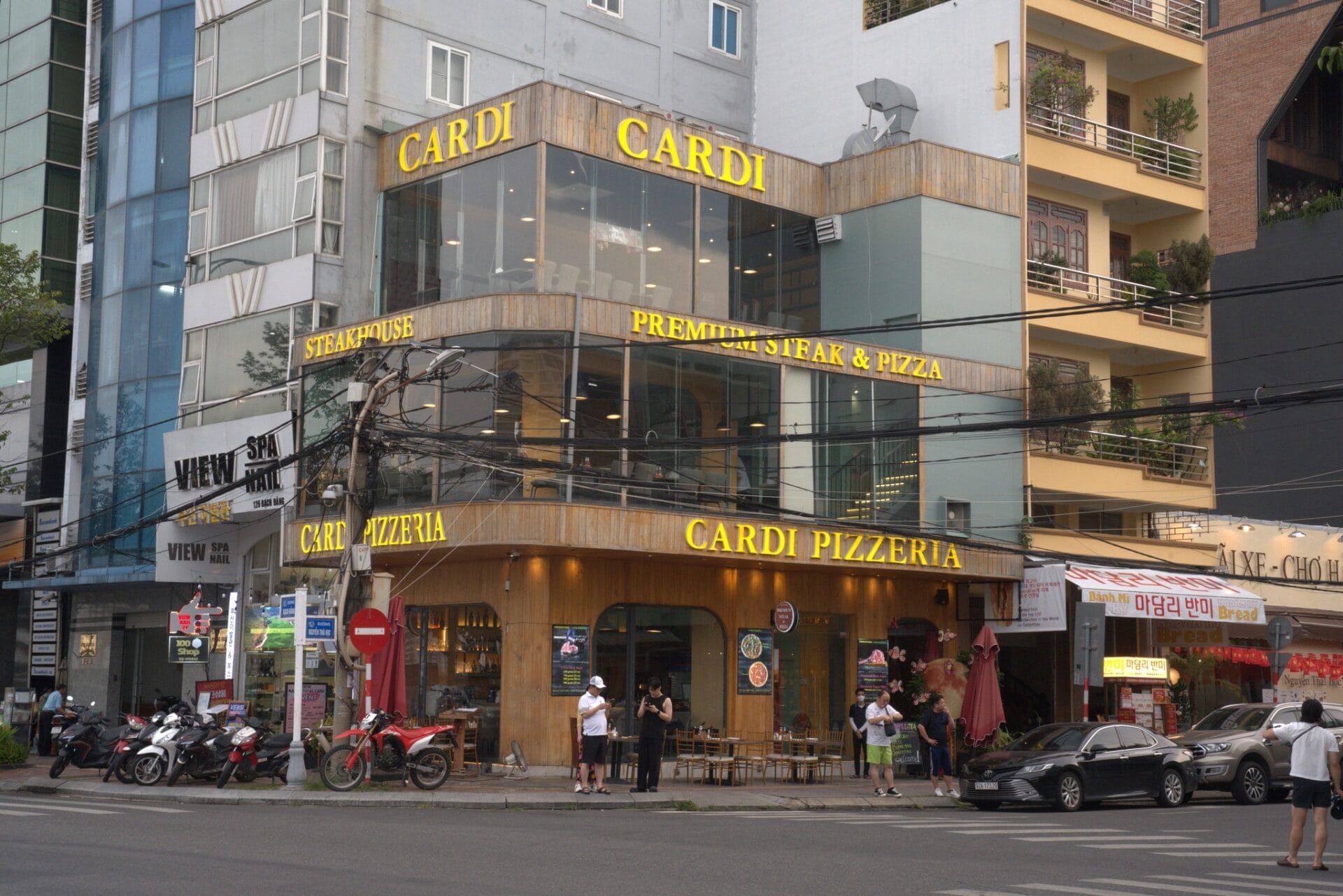 Cardi Pizzeria Bạch Đằng