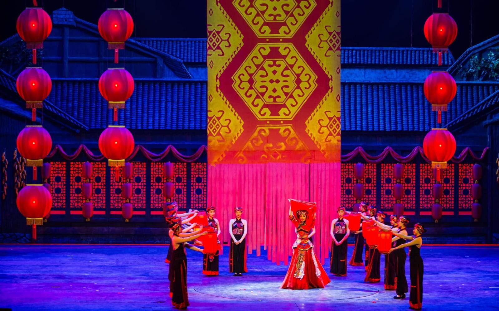 tour phượng hoàng cổ trấn từ đà nẵng