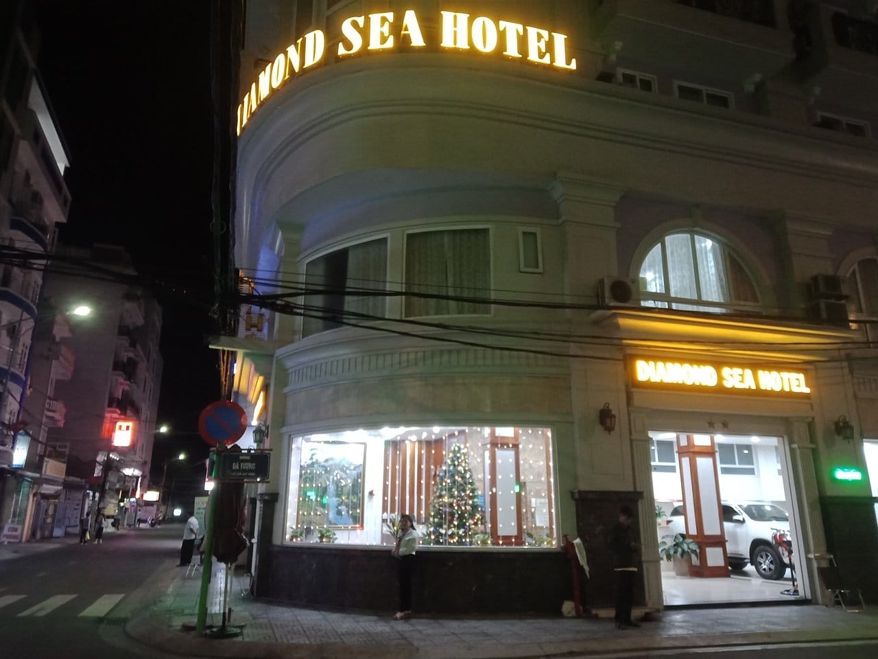 khách sạn ở đà nẵng gần biển