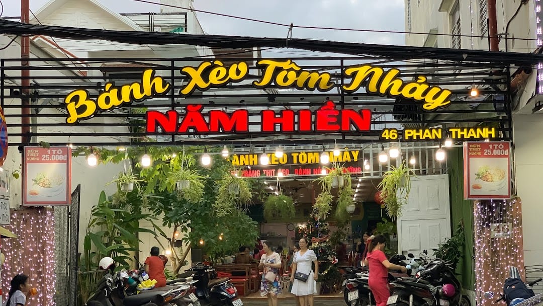 Bánh xèo tôm nhảy Năm Hiền