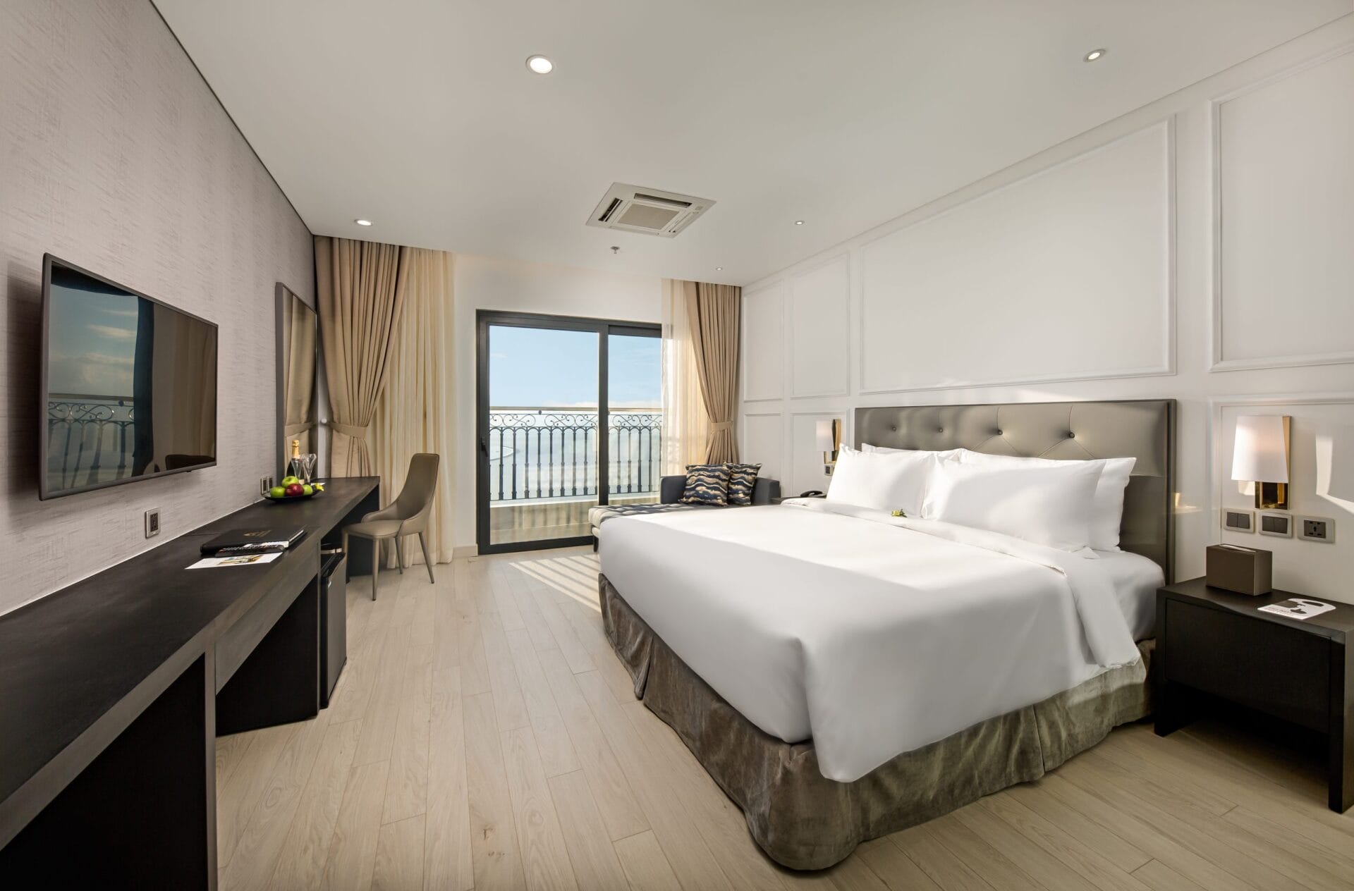 Golden Bay Hotel Danang