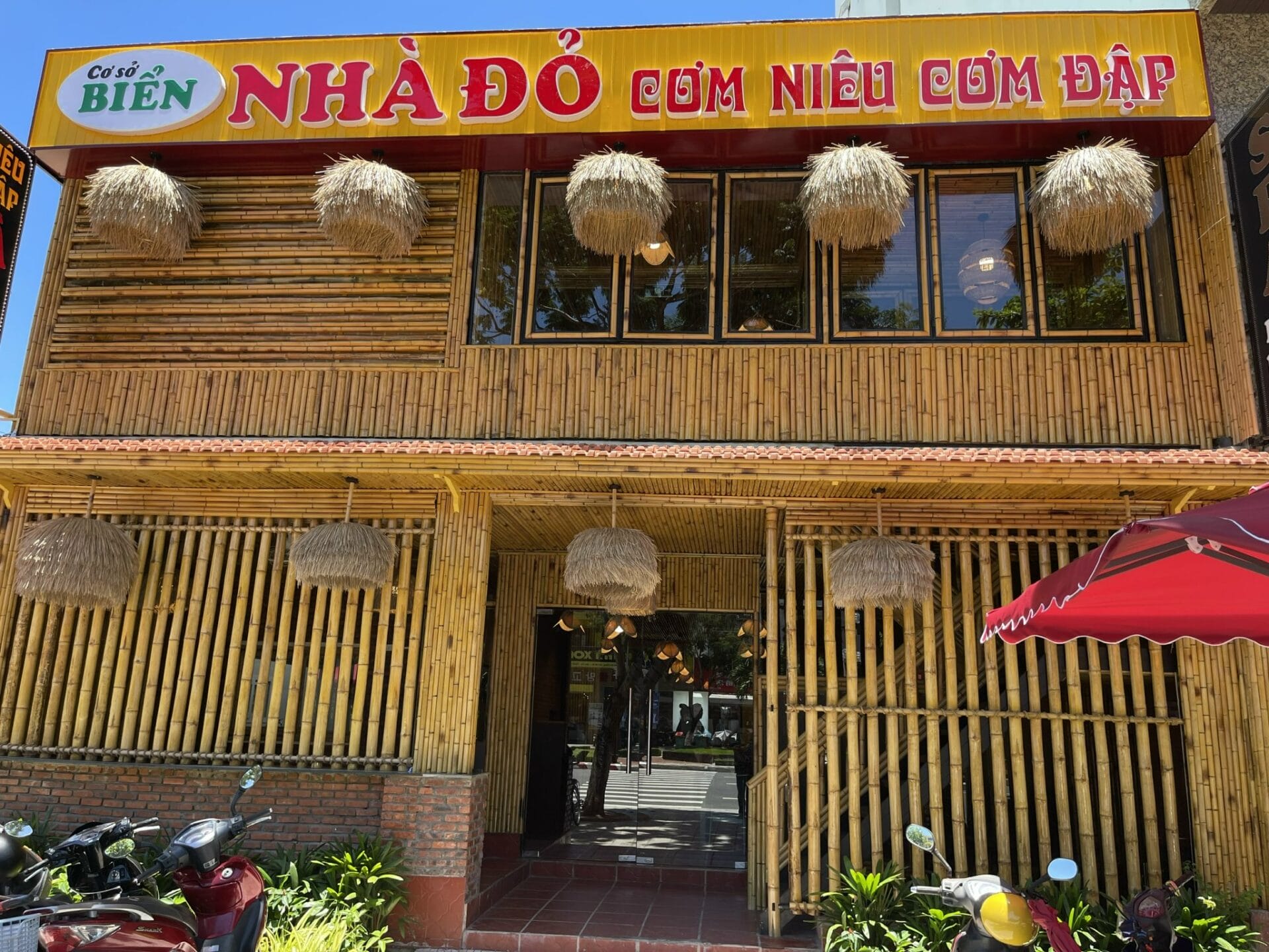 cơm niêu Nhà Đỏ