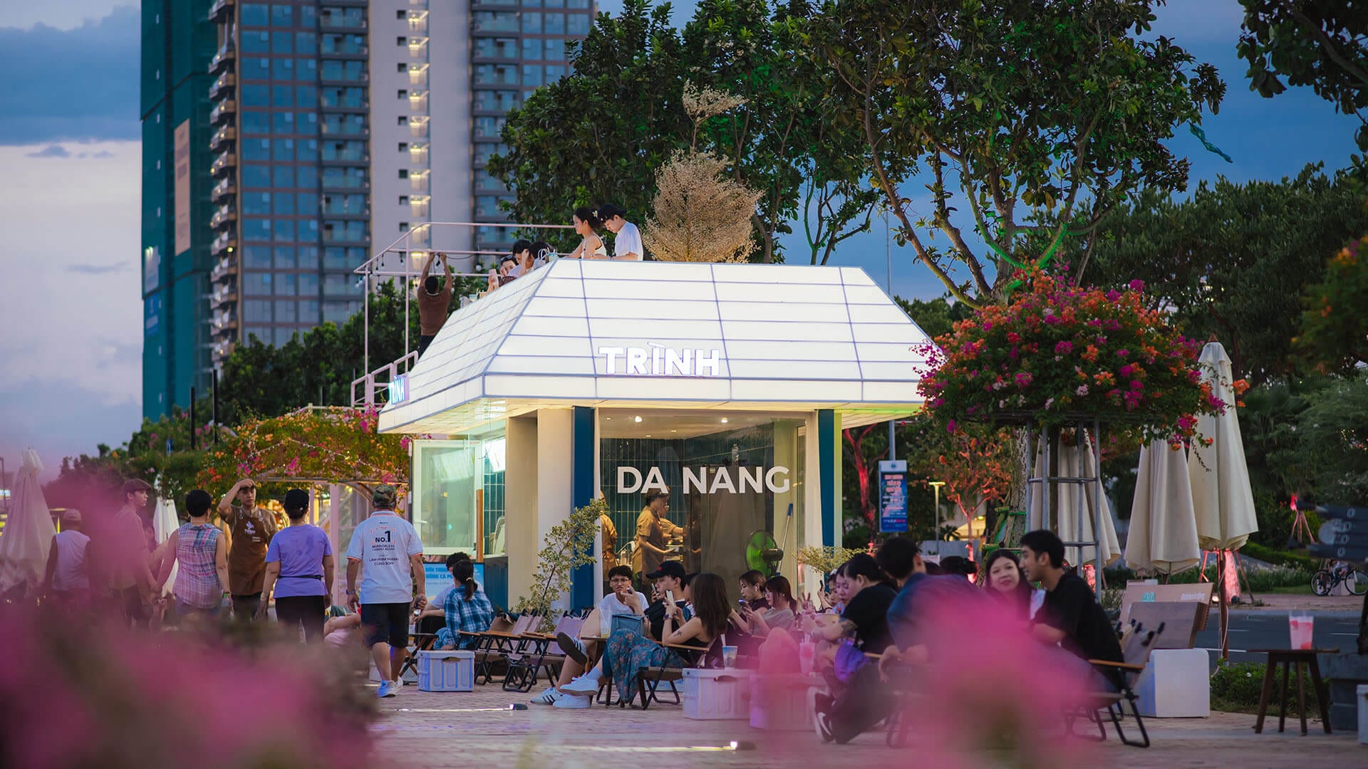 Phố Đi Bộ Bạch Đằng