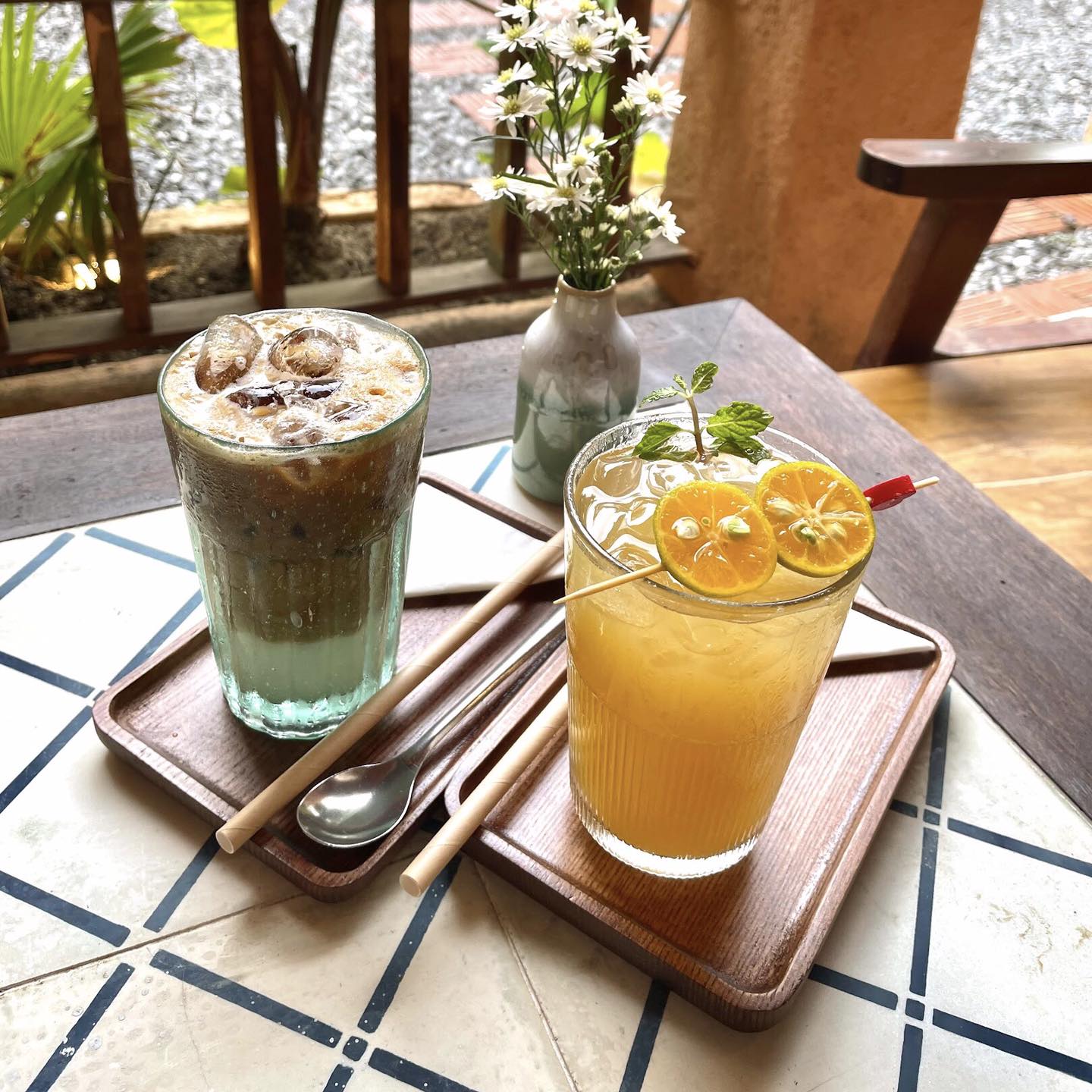 Cửa Ngõ Café
