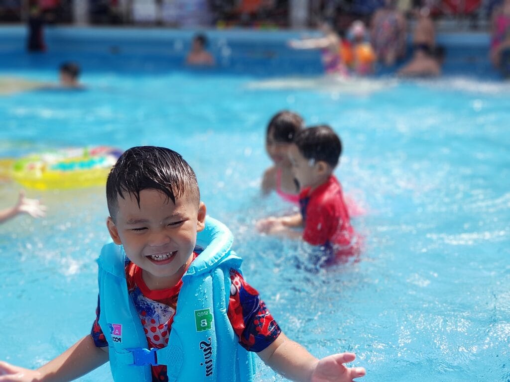 Hồ bơi của khách sạn Xanh