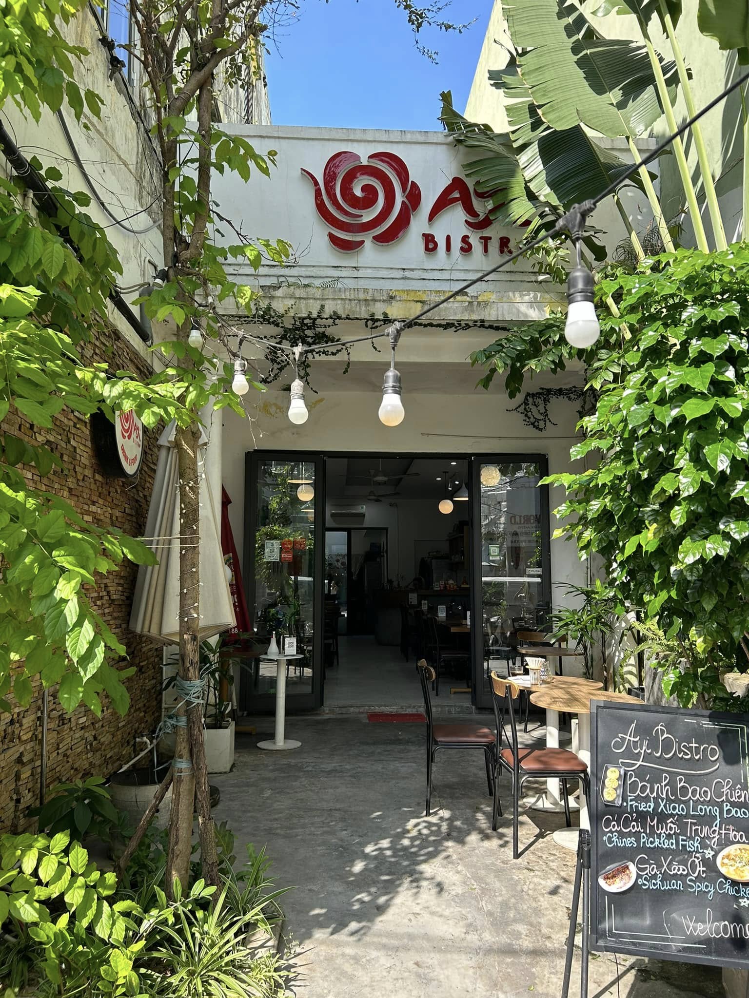 Ayi Bistro