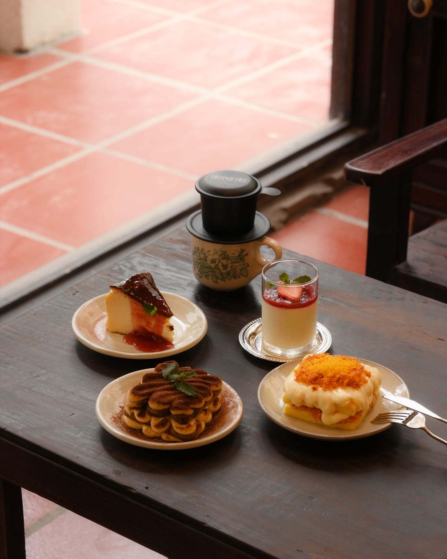 Thực đơn và giá cả của Đông Đô