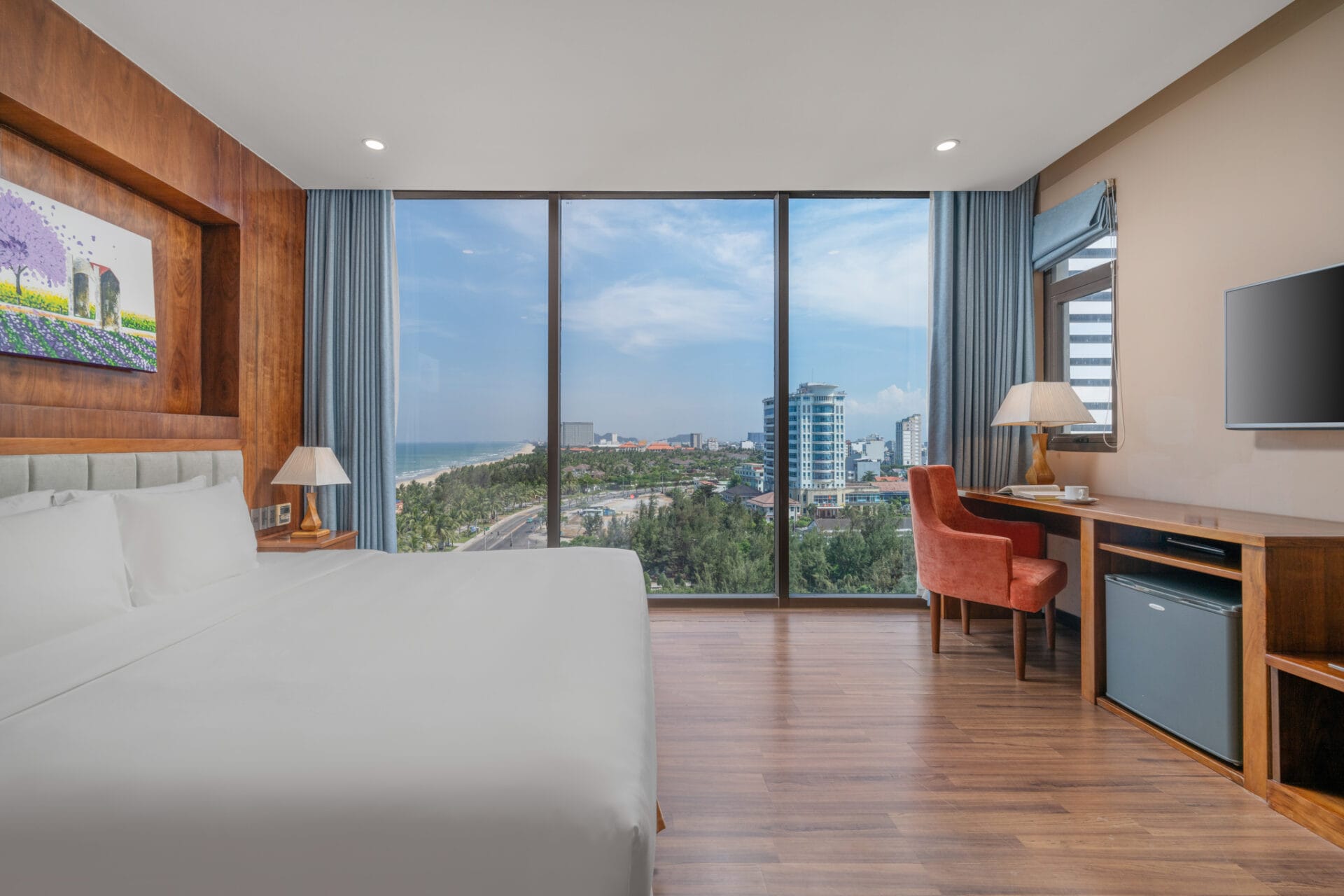 Yarra Ocean Suites Danang