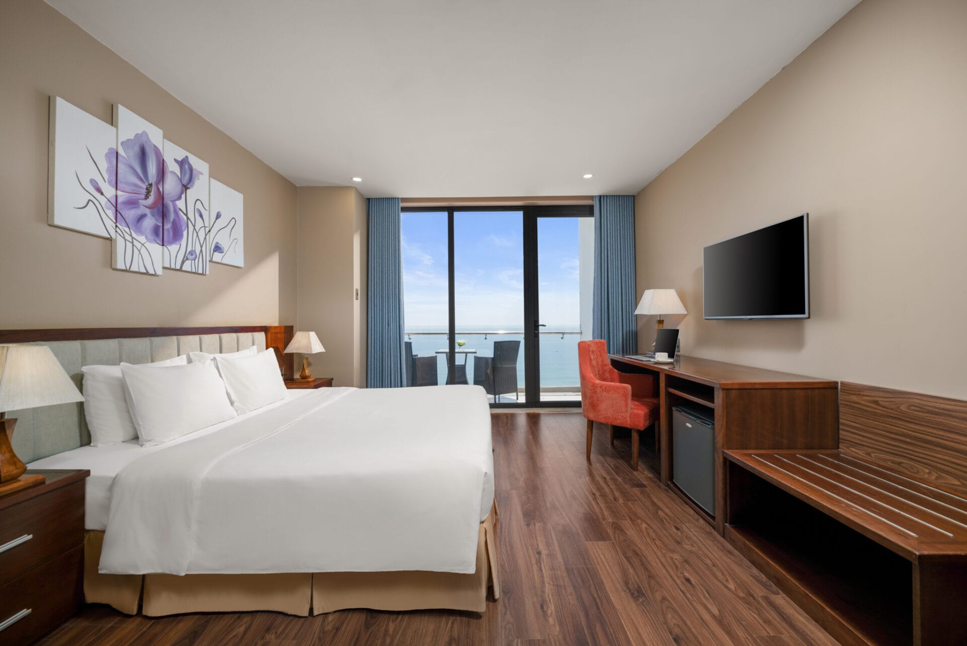 Yarra Ocean Suites Danang