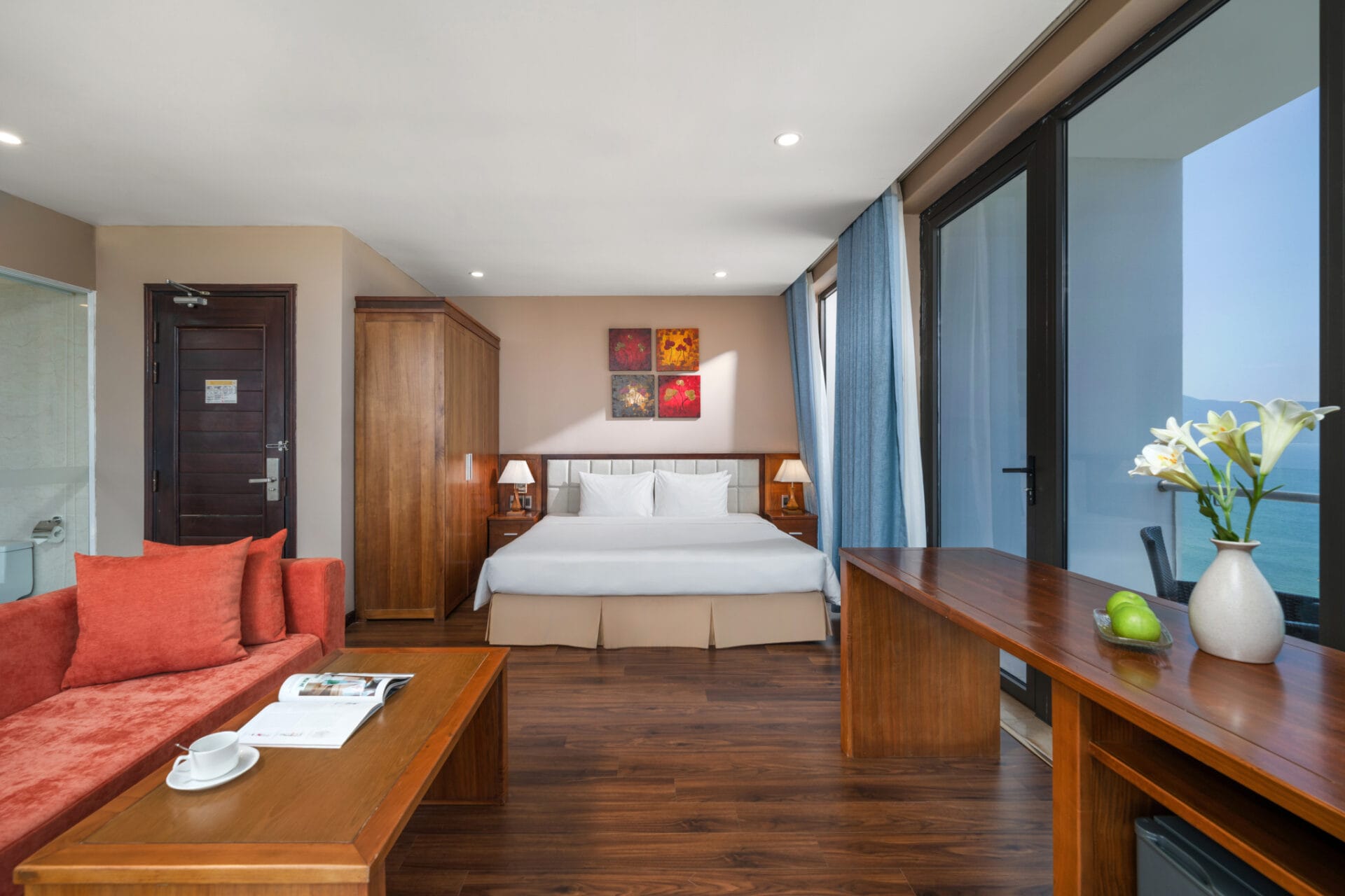 Yarra Ocean Suites Danang