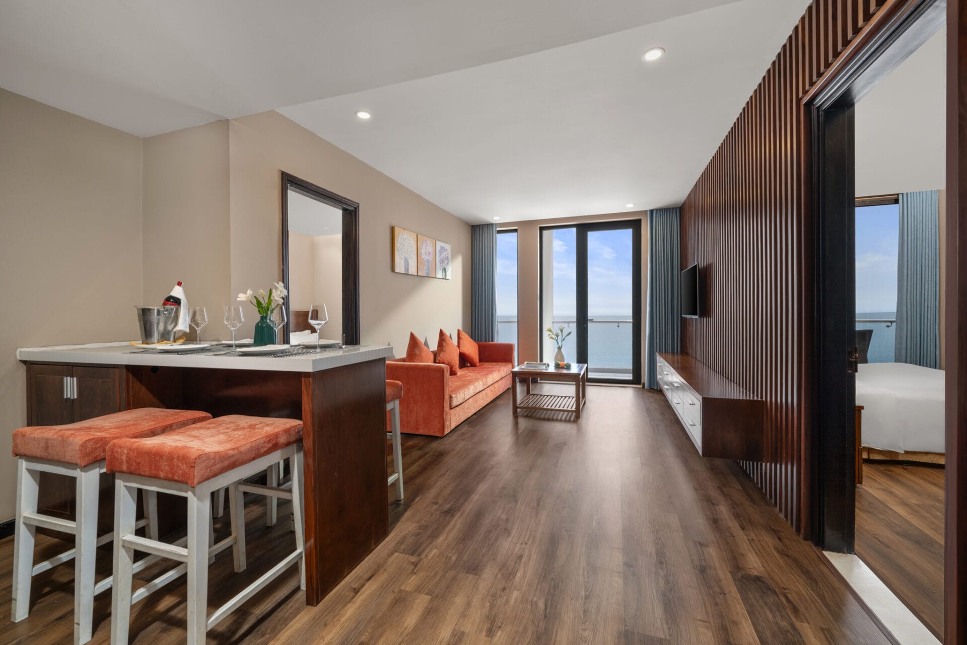 Yarra Ocean Suites Danang