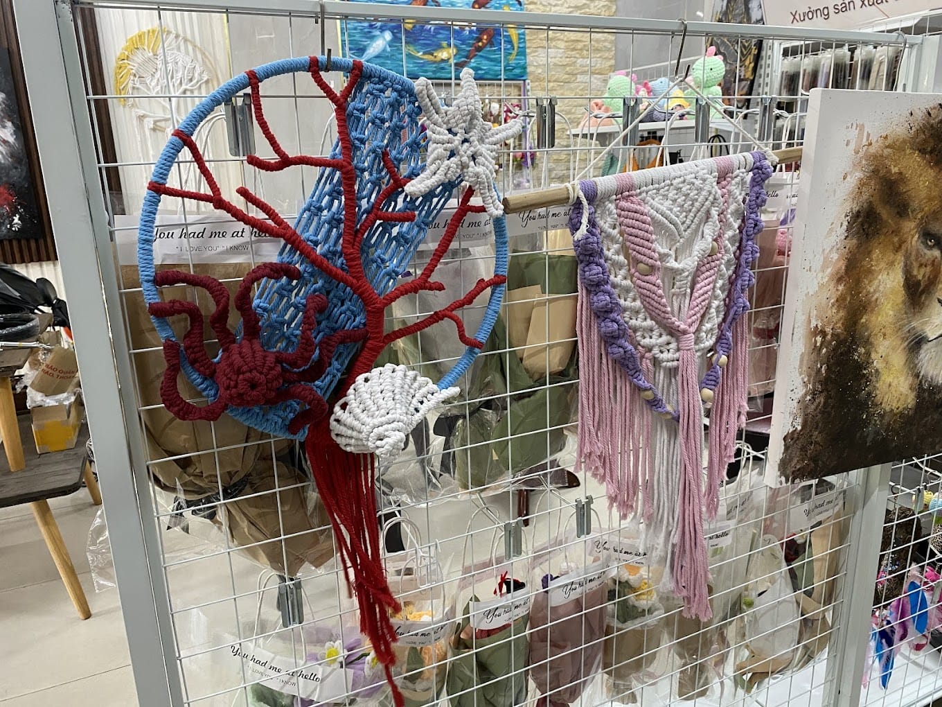 bros gifts souvenir and leather goods