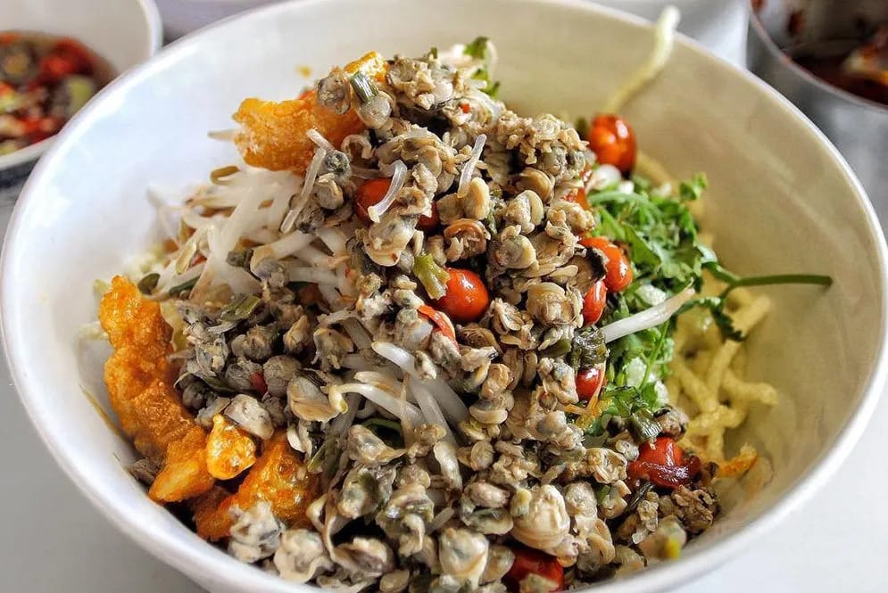 Cơm hến đặc sản Huế