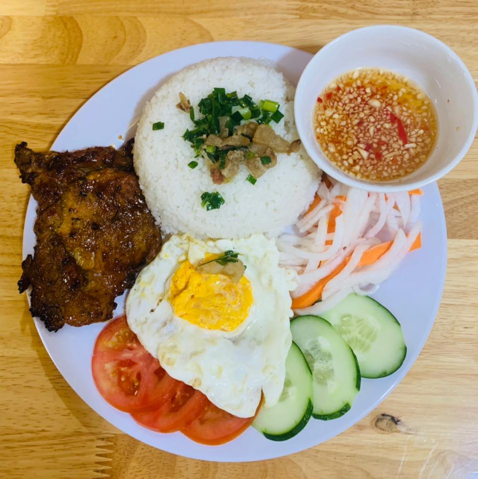 com tam suon nuong sai gon lam thuy