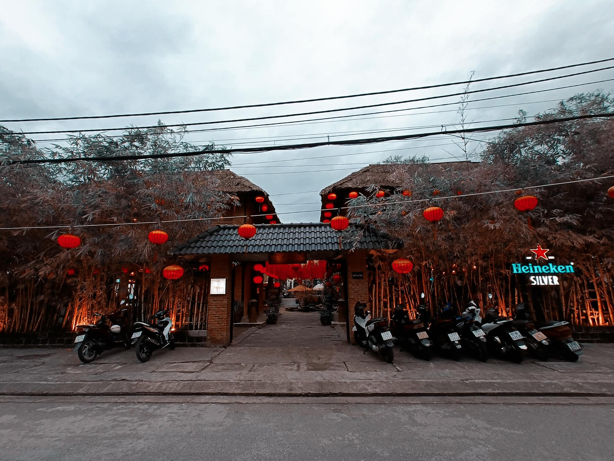 Quán ăn cổ trang