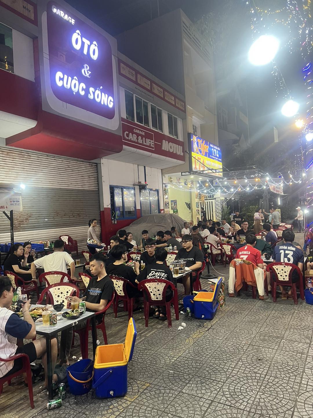 quan 174 nhau xuyen dem