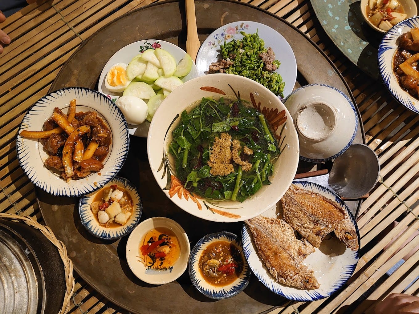 Quán cơm bao cấp