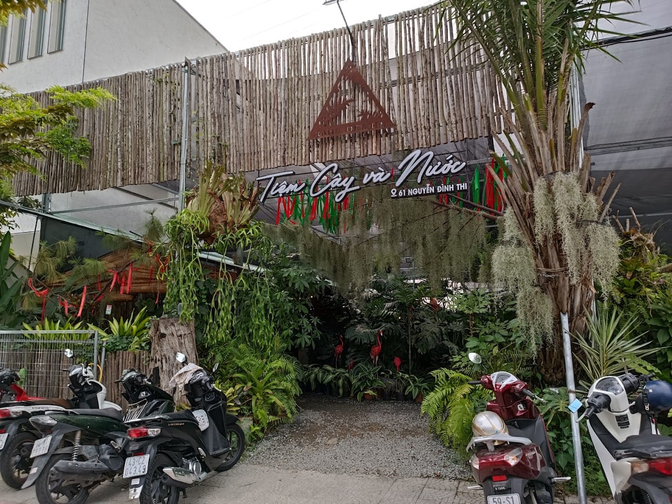 Tiệm cây và nước 