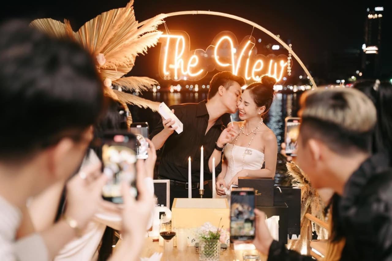 The View - Yacht Restaurant