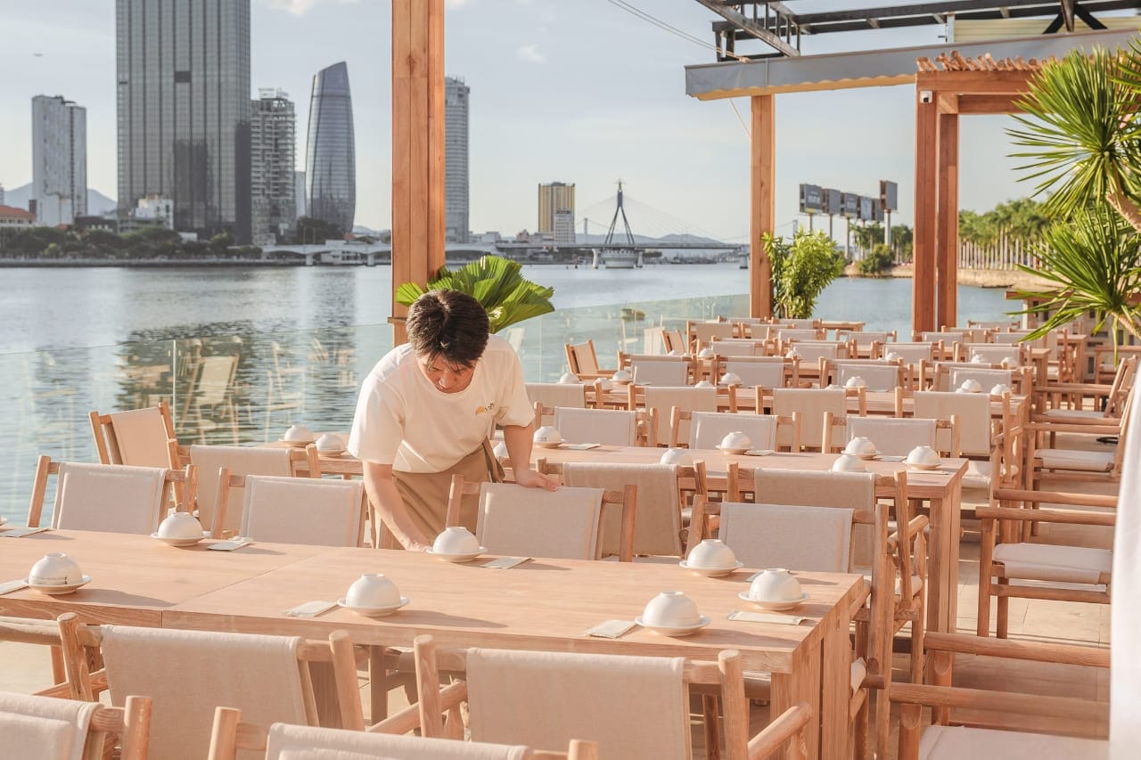 The View - Yacht Restaurant