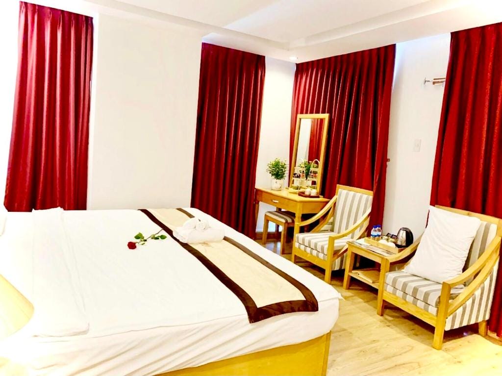 Nhật Linh Hotel and Suite