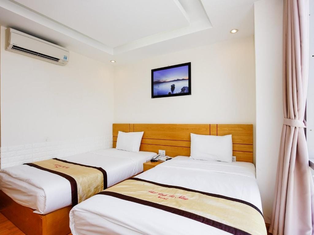 Nhật Linh Hotel and Suite