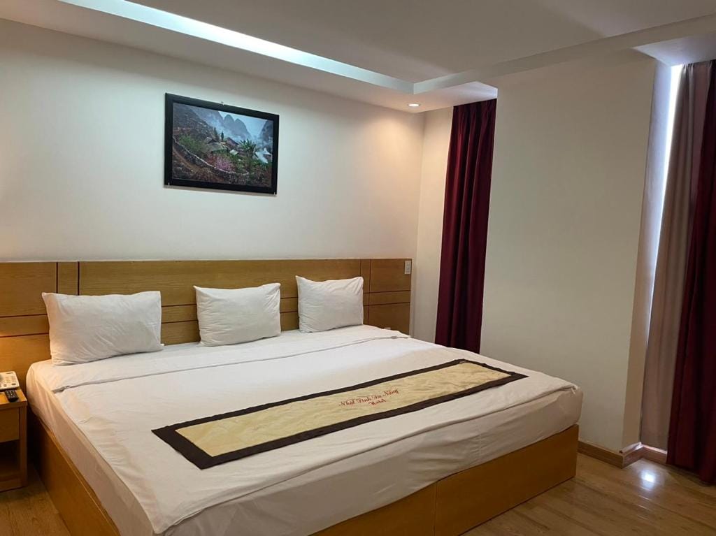 Nhật Linh Hotel and Suite