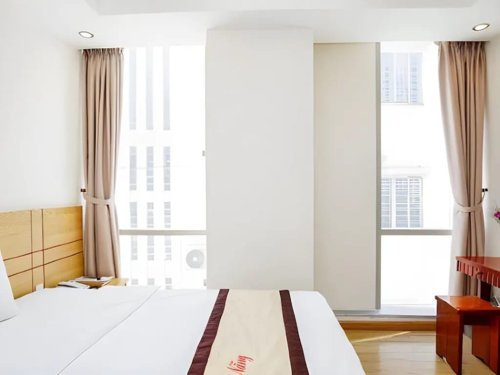 Nhật Linh Hotel and Suite