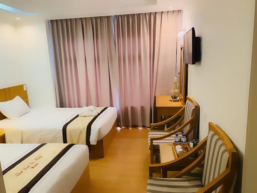 Nhật Linh Hotel and Suite