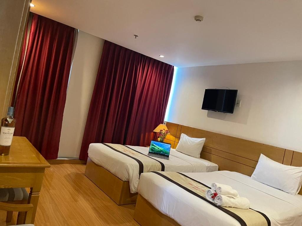 Nhật Linh Hotel and Suite