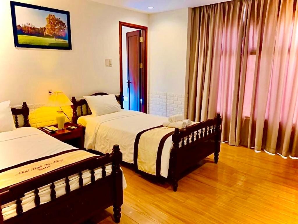 Nhật Linh Hotel and Suite