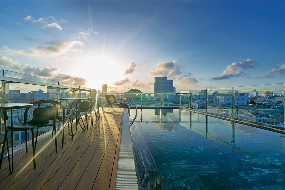 Đánh giá Lyn's Hotel & Apartment