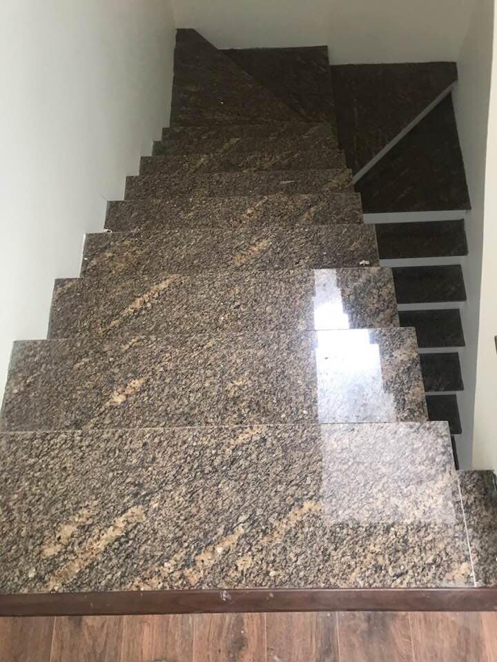 Tấm nhựa ốp cầu thang – Giải pháp hiện đại cho không gian sống đẳng cấp