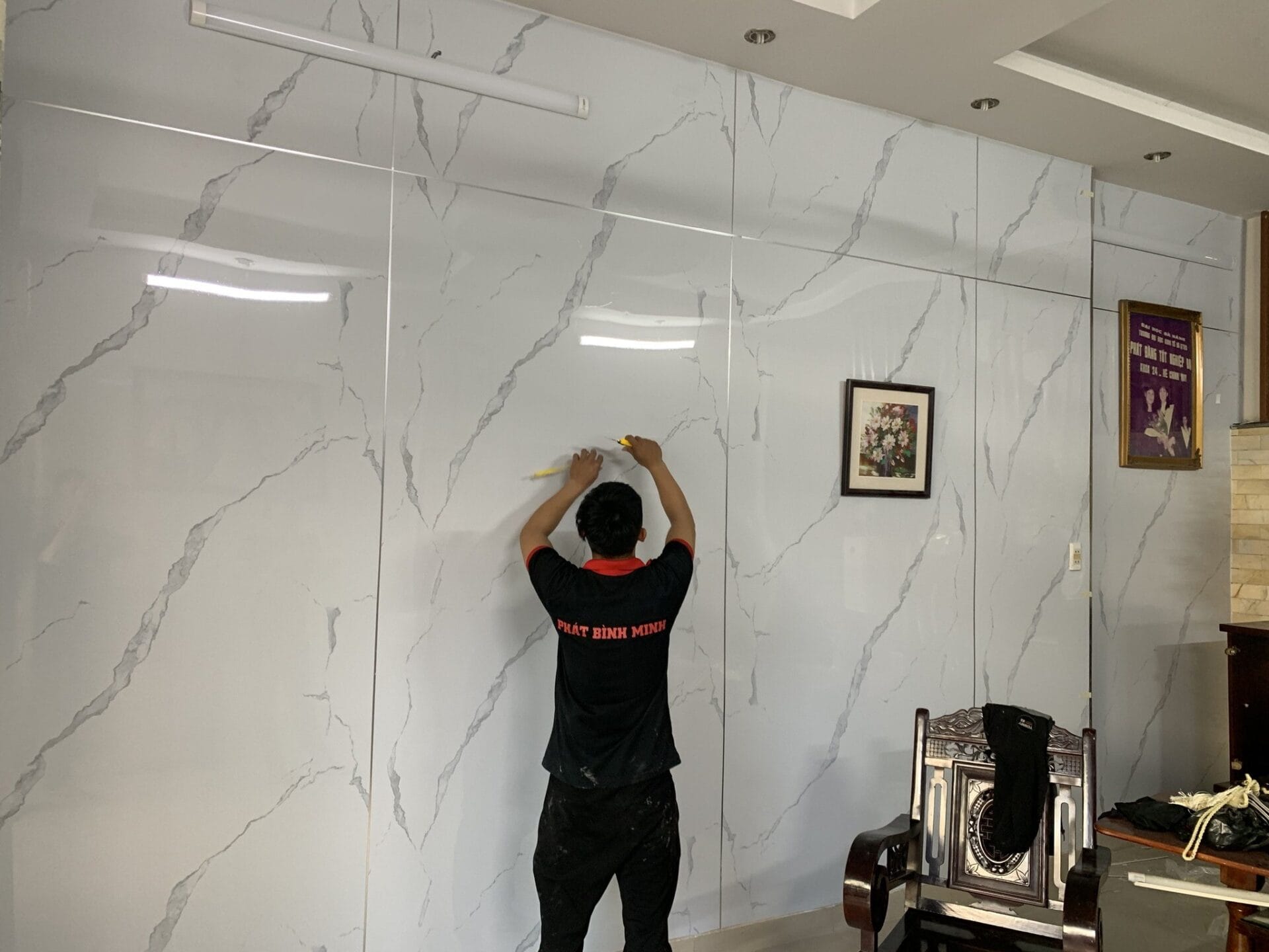 tấm ốp tường vân đá